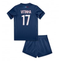 Maglie da calcio Paris Saint-Germain Vitinha #17 Prima Maglia Bambino 2024-25 Manica Corta (+ Pantaloni corti)